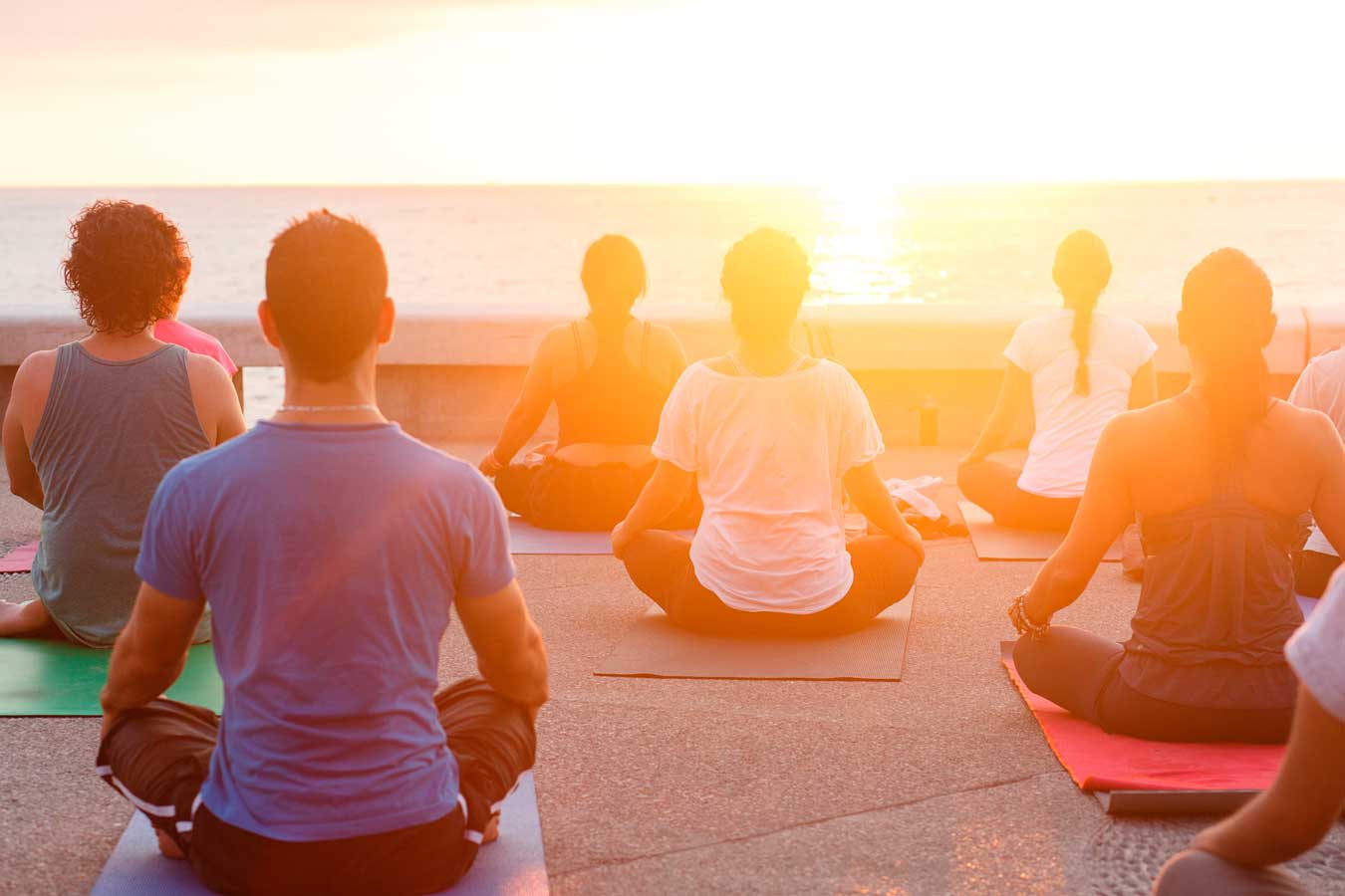 Ejercicios de yoga, respiración y conciencia corporal - Escuela Europea del  Deporte