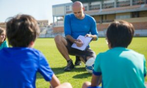 Conoce al monitor de fútbol y sus funciones